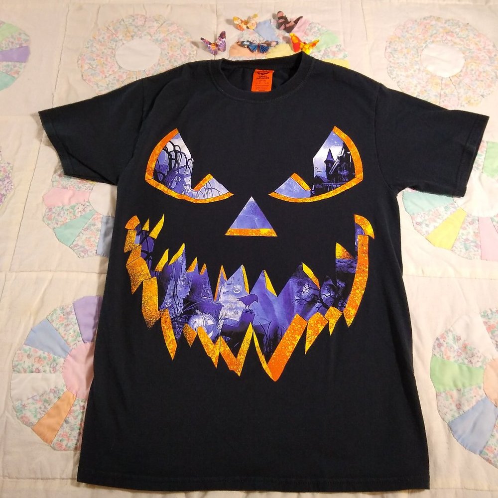 Happy Halloween | Graphic Tee | Size S 🦋